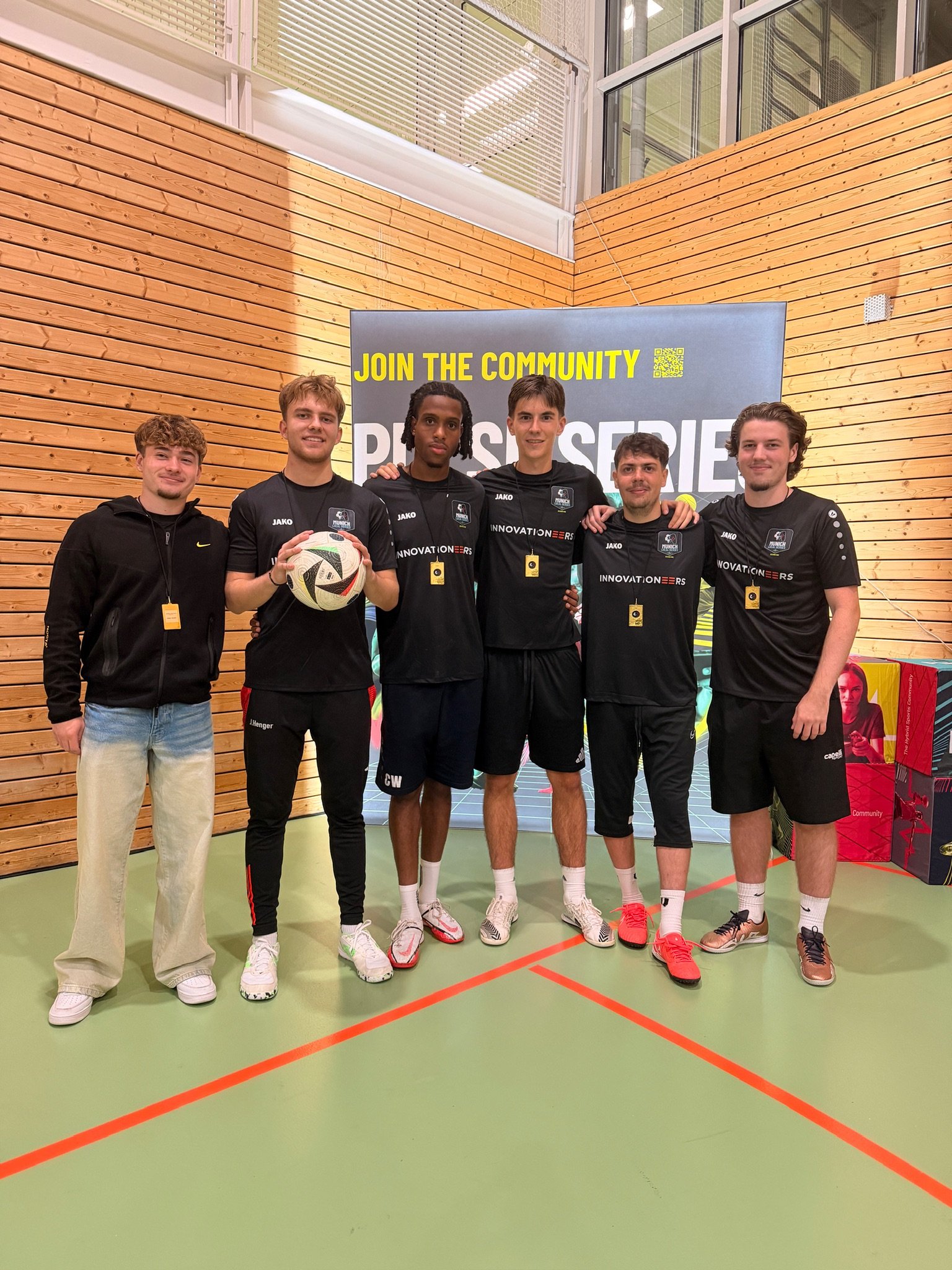 Siegerehrung Team Lisch, Sieger MLH Spieltag 1 mit Goldenem Ticket