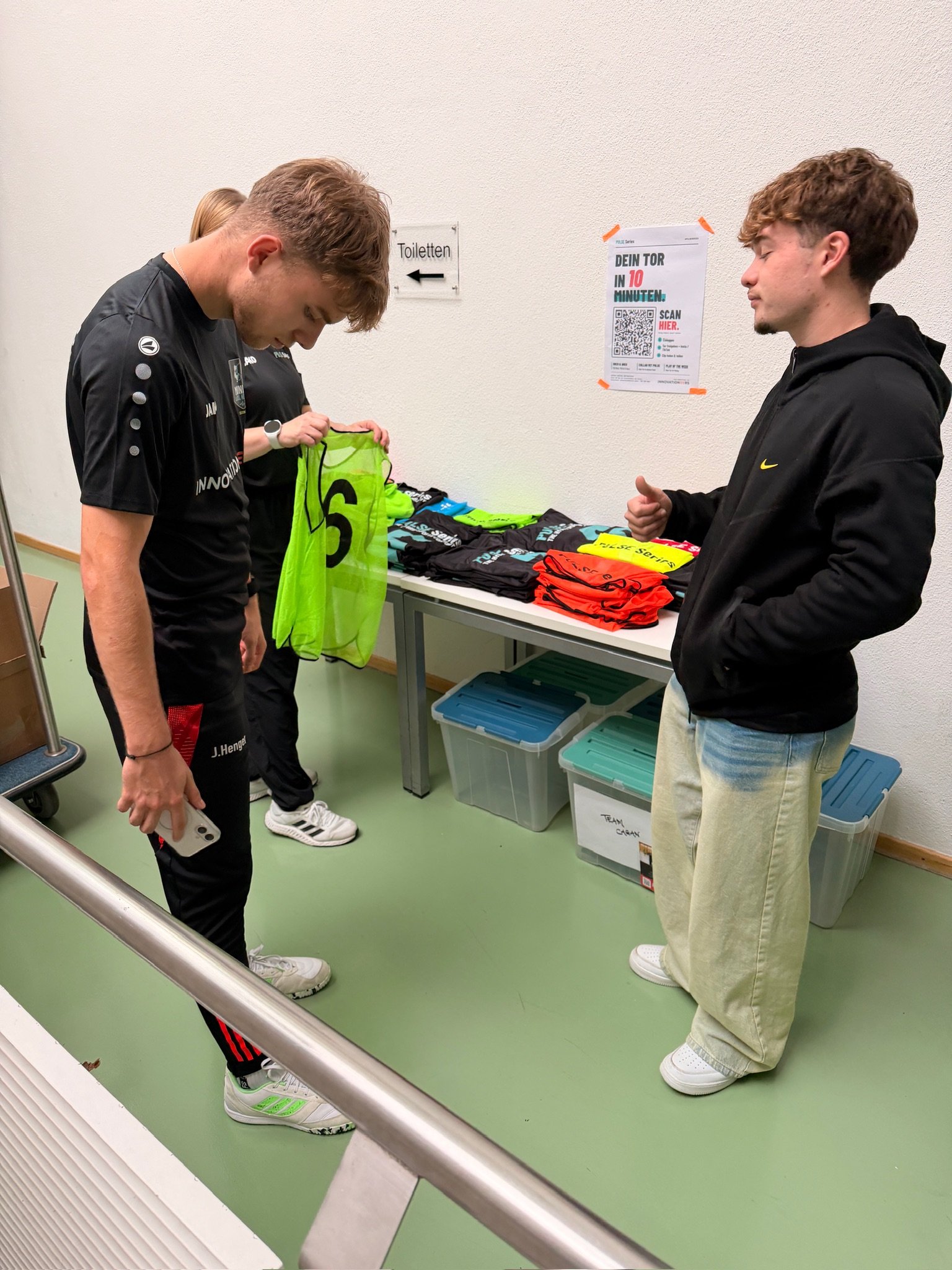 Check-in und Trikotausgabe, Spieltag 1