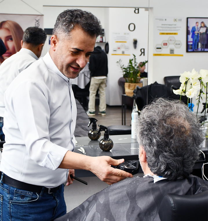 Im Salon an der Tegernseer Landstraße