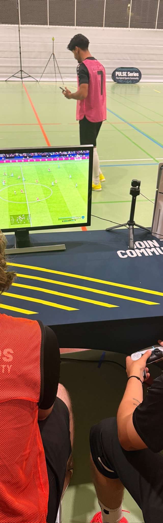 Spielszene von Spieltag 1: Hybrid Sports mit Konsole und Kleinfeld